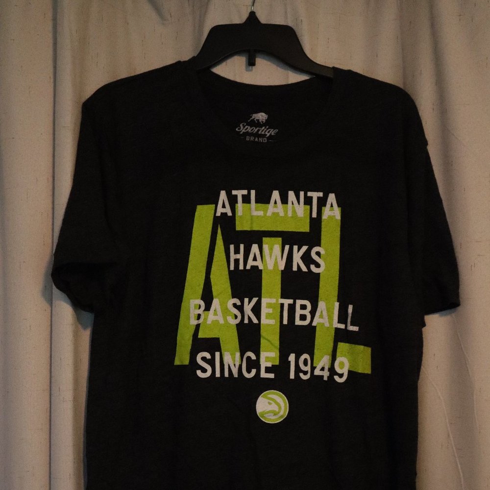 Men's XL, Authentic Sportige Brand Apparel Co. Atlanta Hawks Short sleeve Tshirt